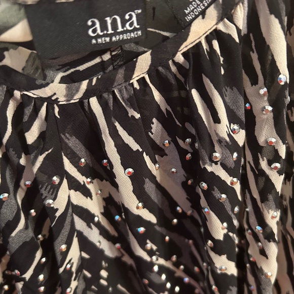 Ana size large black and white pullover slim arms in sleeves - Picture 2 of 3